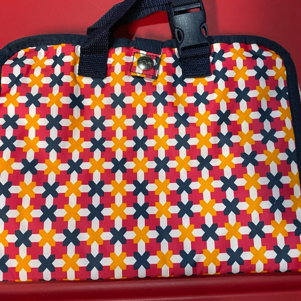NWT HANGING TRAVEL CASE